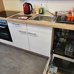 Md- City, Chic, Erdgeschoss, Bestpreis- Leistung, Wir Bieten 1 Dreibettzimmer, Dz Bis 5 Personen , Küche, Bad *
