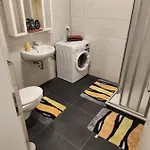 Md- City, Chic, Erdgeschoss, Bestpreis- Leistung, Wir Bieten 1 Dreibettzimmer, Dz Bis 5 Personen , Küche, Bad