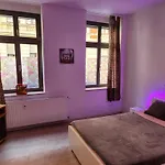 Apartment Md- City, Chic, Erdgeschoss, Bestpreis- Leistung, Wir Bieten 1 Dreibettzimmer, Dz Bis 5 Personen , Küche, Bad Magdeburg