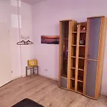 Apartment Md- City, Chic, Erdgeschoss, Bestpreis- Leistung, Wir Bieten 1 Dreibettzimmer, Dz Bis 5 Personen , Küche, Bad Magdeburg