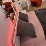 Md- City, Chic, Erdgeschoss, Bestpreis- Leistung, Wir Bieten 1 Dreibettzimmer, Dz Bis 5 Personen , Küche, Bad Apartment *
