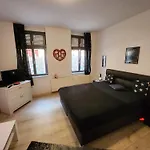 Md- City, Chic, Erdgeschoss, Bestpreis- Leistung, Wir Bieten 1 Dreibettzimmer, Dz Bis 5 Personen , Küche, Bad Magdeburg