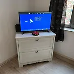 Md- City, Chic, Erdgeschoss, Bestpreis- Leistung, Wir Bieten 1 Dreibettzimmer, Dz Bis 5 Personen , Küche, Bad Magdeburg