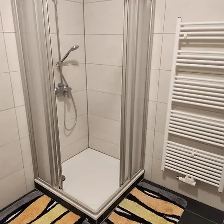 Apartment Md- City, Chic, Erdgeschoss, Bestpreis- Leistung, Bitte Waehlen Sie Ob Ein Oder Zwei Bis 5 Personen Mit Kueche Und Bad - Vb- Preise Magdeburg