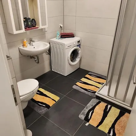 Md- Bukau, City, Chic, Erdgeschoss, Bestpreis- Leistung, Fuer 1-5 Personen, 1 Dreibettzimmer, 1 Doppelzimmer 79 Qm , Kueche, Bad