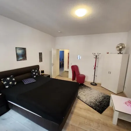 Appartement Md- Bukau, City, Chic, Erdgeschoss, Bestpreis- Leistung, Fuer 1-5 Personen, 1 Dreibettzimmer, 1 Doppelzimmer 79 Qm , Kueche, Bad *