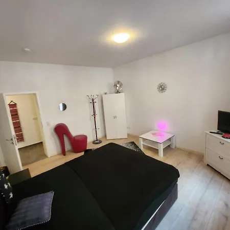 Apartment Md- Bukau, Fewo, City, Chic, Erdgeschoss, Bestpreis- Leistung, Fuer 1-5 Personen, 1 Dreibettzimmer, 1 Doppelzimmer 79 Qm , Kueche, Bad *