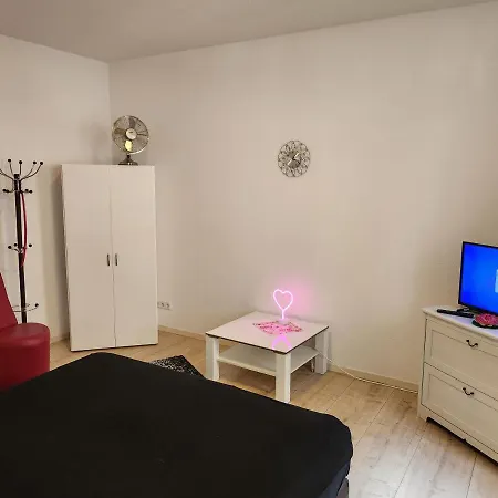 Md- Bukau, City, Chic, Erdgeschoss, Bestpreis- Leistung, Fuer 1-5 Personen, 1 Dreibettzimmer, 1 Doppelzimmer 79 Qm , Kueche, Bad * Magdebourg