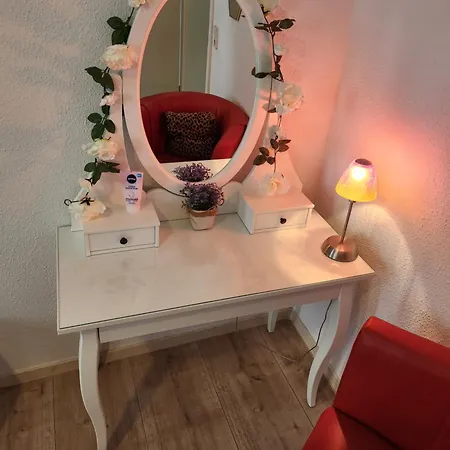 Md- City, Chic, Erdgeschoss, Bestpreis- Leistung, Bitte Waehlen Sie Ob Ein Oder Zwei Bis 5 Personen Mit Kueche Und Bad - Vb- Preise *
