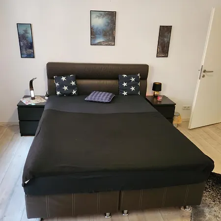 Apartment Md- Bukau, Fewo, City, Chic, Erdgeschoss, Bestpreis- Leistung, Fuer 1-5 Personen, 1 Dreibettzimmer, 1 Doppelzimmer 79 Qm , Kueche, Bad