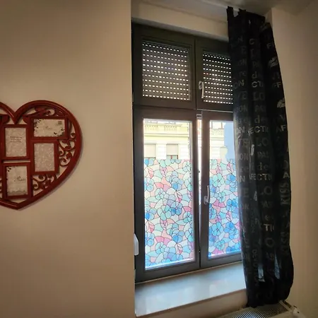 Md- City, Chic, Erdgeschoss, Bestpreis- Leistung, Wir Bieten 1 Dreibettzimmer, Dz Bis 5 Personen , Küche, Bad Magdeburg