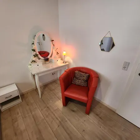 Md- Bukau, City, Chic, Erdgeschoss, Bestpreis- Leistung, Fuer 1-5 Personen, 1 Dreibettzimmer, 1 Doppelzimmer 79 Qm , Kueche, Bad * Magdebourg