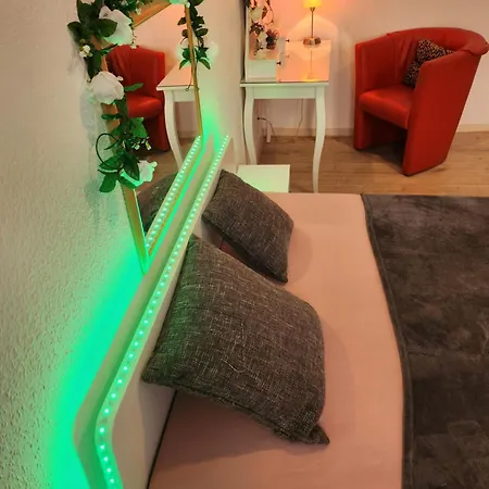 Md- Bukau, City, Chic, Erdgeschoss, Bestpreis- Leistung, Fuer 1-5 Personen, 1 Dreibettzimmer, 1 Doppelzimmer 79 Qm , Kueche, Bad Appartement