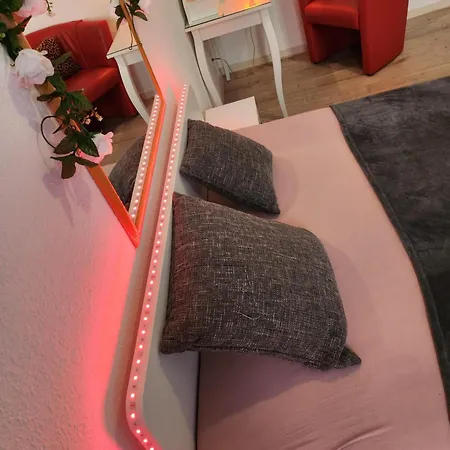 Md- Bukau, Fewo, City, Chic, Erdgeschoss, Bestpreis- Leistung, Fuer 1-5 Personen, 1 Dreibettzimmer, 1 Doppelzimmer 79 Qm , Kueche, Bad Apartment *