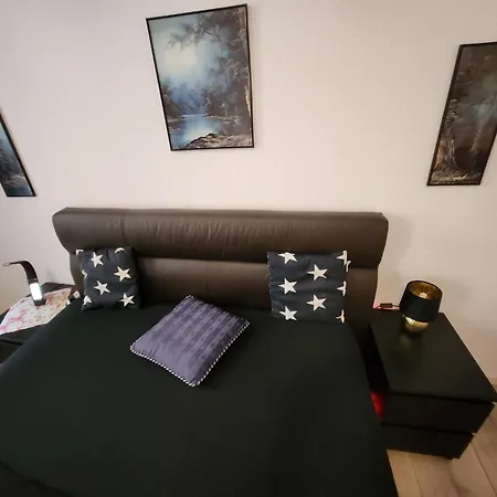 Md- Bukau, City, Chic, Erdgeschoss, Bestpreis- Leistung, Fuer 1-5 Personen, 1 Dreibettzimmer, 1 Doppelzimmer 79 Qm , Kueche, Bad Appartement *