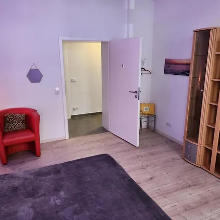 شقة Md- Bukau, Fewo, City, Chic, Erdgeschoss, Bestpreis- Leistung, Fuer 1-5 Personen, 1 Dreibettzimmer, 1 Doppelzimmer 79 Qm , Kueche, Bad *
