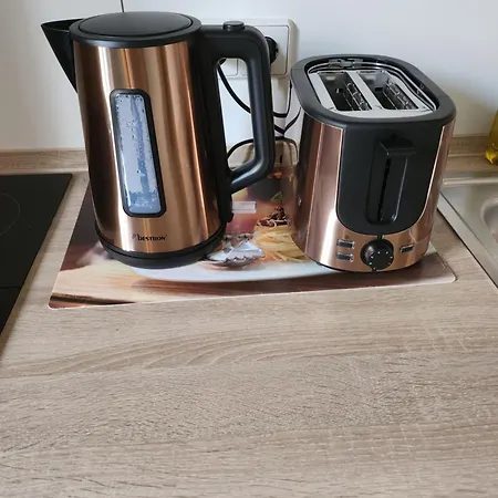 Appartement Md- Bukau, City, Chic, Erdgeschoss, Bestpreis- Leistung, Fuer 1-5 Personen, 1 Dreibettzimmer, 1 Doppelzimmer 79 Qm , Kueche, Bad