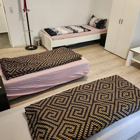 Md- City, Chic, Erdgeschoss, Bestpreis- Leistung, Bitte Waehlen Sie Ob Ein Oder Zwei Bis 5 Personen Mit Kueche Und Bad - Vb- Preise Apartment