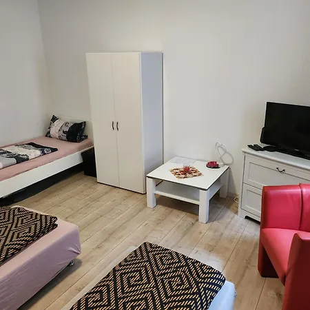 Appartement Md- Bukau, City, Chic, Erdgeschoss, Bestpreis- Leistung, Fuer 1-5 Personen, 1 Dreibettzimmer, 1 Doppelzimmer 79 Qm , Kueche, Bad Magdebourg