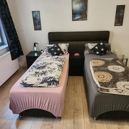 Md- Bukau, Fewo, City, Chic, Erdgeschoss, Bestpreis- Leistung, Fuer 1-5 Personen, 1 Dreibettzimmer, 1 Doppelzimmer 79 Qm , Kueche, Bad * ماغديبورغ