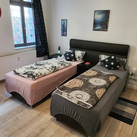 Appartement Md- Bukau, City, Chic, Erdgeschoss, Bestpreis- Leistung, Fuer 1-5 Personen, 1 Dreibettzimmer, 1 Doppelzimmer 79 Qm , Kueche, Bad *