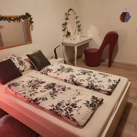 Apartment Md- Bukau, Fewo, City, Chic, Erdgeschoss, Bestpreis- Leistung, Fuer 1-5 Personen, 1 Dreibettzimmer, 1 Doppelzimmer 79 Qm , Kueche, Bad Magdeburg