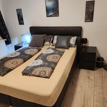 Apartment Md- Bukau, Fewo, City, Chic, Erdgeschoss, Bestpreis- Leistung, Fuer 1-5 Personen, 1 Dreibettzimmer, 1 Doppelzimmer 79 Qm , Kueche, Bad