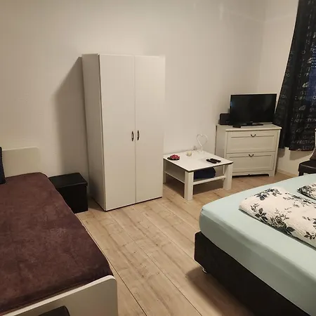 Md- Bukau, Fewo, City, Chic, Erdgeschoss, Bestpreis- Leistung, Fuer 1-5 Personen, 1 Dreibettzimmer, 1 Doppelzimmer 79 Qm , Kueche, Bad Apartment Magdeburg