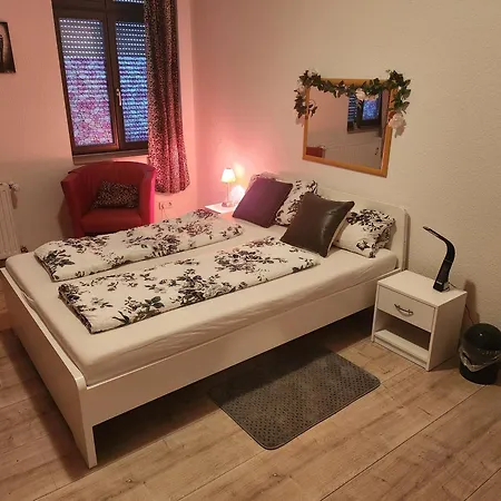 Md- Bukau, Fewo, City, Chic, Erdgeschoss, Bestpreis- Leistung, Fuer 1-5 Personen, 1 Dreibettzimmer, 1 Doppelzimmer 79 Qm , Kueche, Bad * Magdeburg