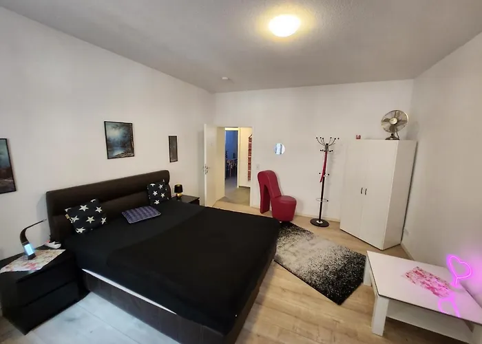 Apartman Md- Bukau, City, Chic, Erdgeschoss, Bestpreis- Leistung, Fuer 1-5 Personen, 1 Dreibettzimmer, 1 Doppelzimmer 79 Qm , Kueche, Bad *