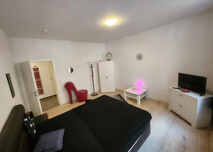Apartman Md- Bukau, City, Chic, Erdgeschoss, Bestpreis- Leistung, Fuer 1-5 Personen, 1 Dreibettzimmer, 1 Doppelzimmer 79 Qm , Kueche, Bad *