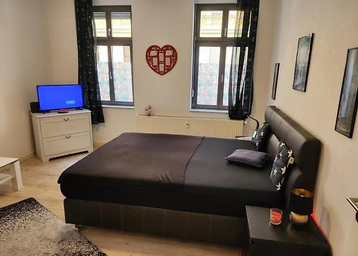 Md- Bukau, City, Chic, Erdgeschoss, Bestpreis- Leistung, Fuer 1-5 Personen, 1 Dreibettzimmer, 1 Doppelzimmer 79 Qm , Kueche, Bad Apartman