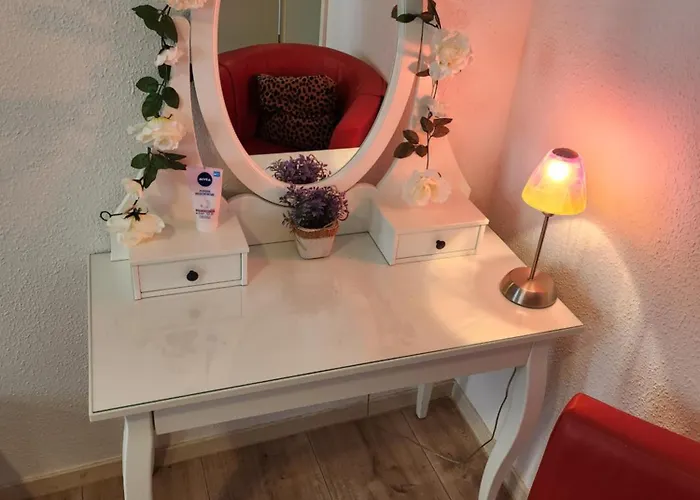 Md- Bukau, City, Chic, Erdgeschoss, Bestpreis- Leistung, Fuer 1-5 Personen, 1 Dreibettzimmer, 1 Doppelzimmer 79 Qm , Kueche, Bad *