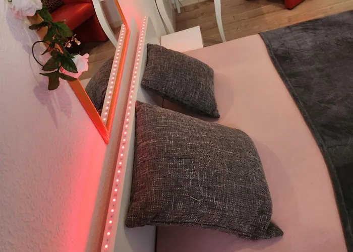 Md- Bukau, City, Chic, Erdgeschoss, Bestpreis- Leistung, Fuer 1-5 Personen, 1 Dreibettzimmer, 1 Doppelzimmer 79 Qm , Kueche, Bad Apartman *