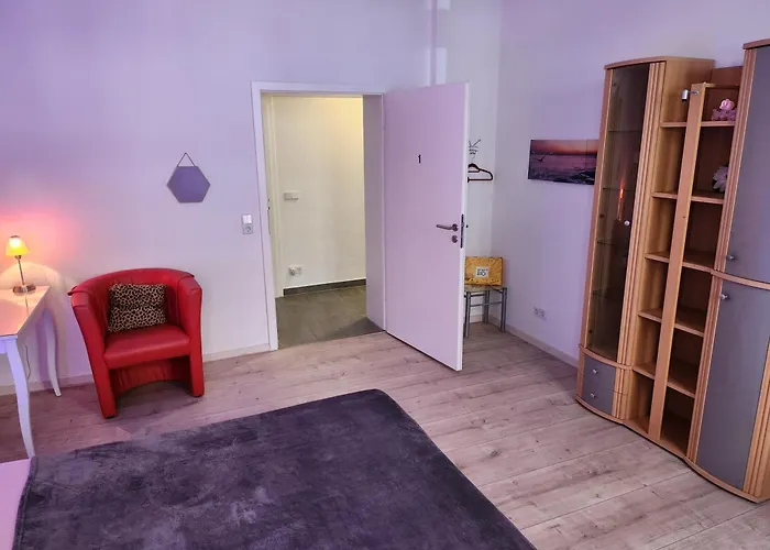 Apartman Md- Bukau, City, Chic, Erdgeschoss, Bestpreis- Leistung, Fuer 1-5 Personen, 1 Dreibettzimmer, 1 Doppelzimmer 79 Qm , Kueche, Bad *