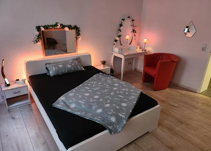 Apartament Md- Bukau, Fewo, City, Chic, Erdgeschoss, Bestpreis- Leistung, Fuer 1-5 Personen, 1 Dreibettzimmer, 1 Doppelzimmer 79 Qm , Kueche, Bad