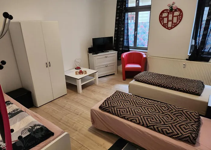 Md- Bukau, City, Chic, Erdgeschoss, Bestpreis- Leistung, Fuer 1-5 Personen, 1 Dreibettzimmer, 1 Doppelzimmer 79 Qm , Kueche, Bad Apartman