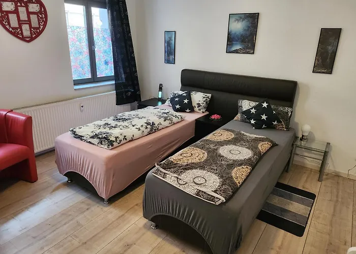 Apartman Md- Bukau, City, Chic, Erdgeschoss, Bestpreis- Leistung, Fuer 1-5 Personen, 1 Dreibettzimmer, 1 Doppelzimmer 79 Qm , Kueche, Bad *
